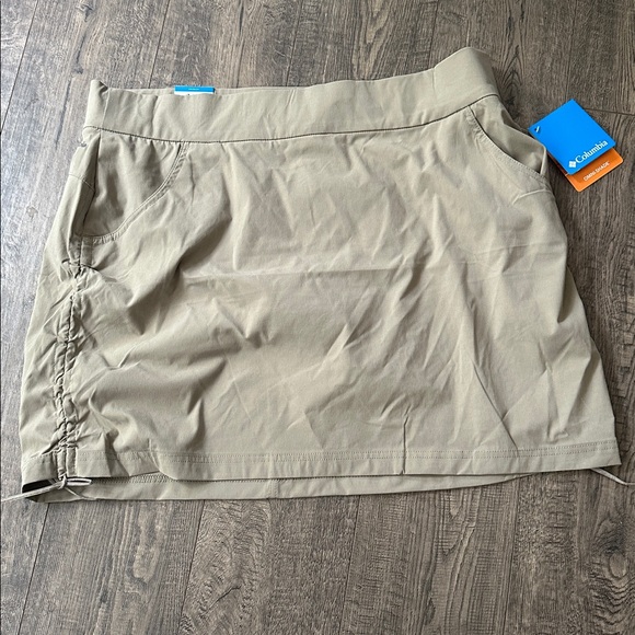 Columbia Women's Skort tan Sz XL - Picture 5 of 9